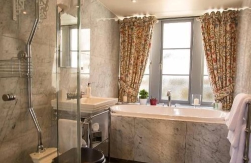 Ardnamurchan Peninsula Hotel | Mingary Castle - Restaurant with Rooms