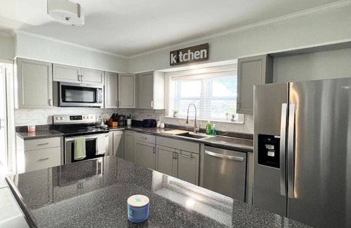 Colfax House | Mins from PTI Airport/Triad Park/market