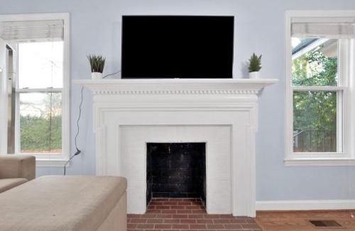 Terry Sanford House | Mins to Downtown & Ft Bragg Crafty in Haymount