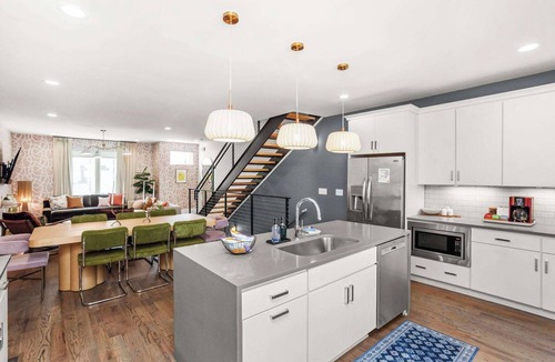Eighth Avenue House | Mins to Gulch & Broadway | Free Garage + 4.5 Baths
