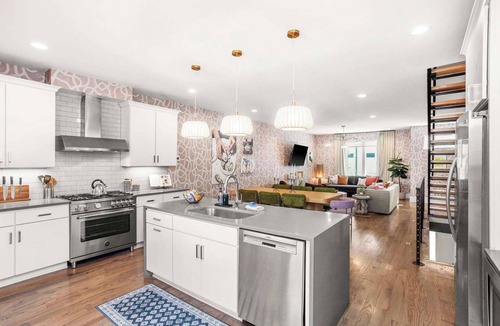 Eighth Avenue House | Mins to Gulch & Broadway | Free Garage + 4.5 Baths