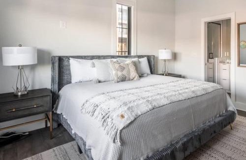 Charlotte House | Minter Teal with Rooftop Balcony