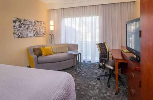 University Place Resort | Minutes to Charlotte Motor Speedway! Outdoor Pool, Pet-friendly Property!
