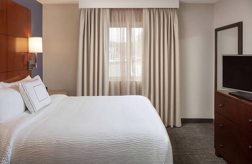 Brentwood Hotel | Minutes to The Parthenon Nashville! 2 Pet-friendly Units w/Free Breakfast