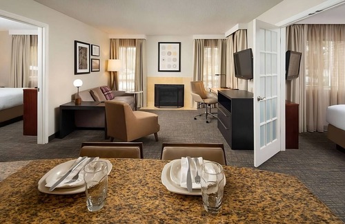 Brentwood Hotel | Minutes to The Parthenon Nashville! 2 Pet-friendly Units w/Free Breakfast