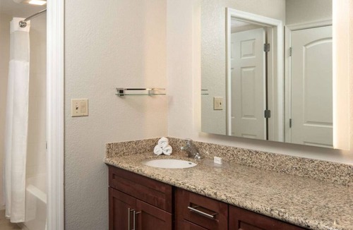 Brentwood Hotel | Minutes to The Parthenon Nashville! 2 Pet-friendly Units w/Free Breakfast