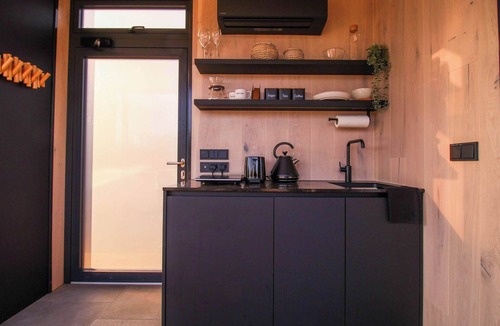 Llangefni Cabin | Mirror Cabin · Private Sauna & Plunge · Anglesey