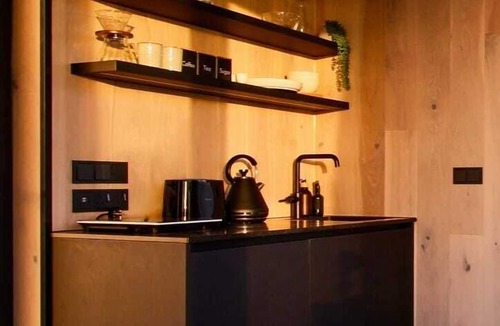 Llangefni Cabin | Mirror Cabin · Private Sauna & Plunge · Anglesey