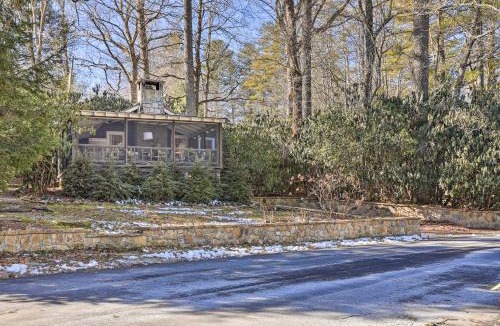 Mirror Lake House | Mirror Lake Cabin about 1 Mi to Dtwn Highlands!