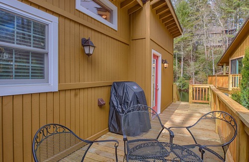 Mirror Lake House | Mirror Lake Red Door Guest House-On Mirror Lake and 1.2 Miles from Main Street!