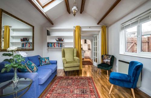 Acton House | Mirrored Reflections