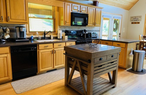 Piney Creek Cabin | Misty Mountain Cabin w/gorgeous views