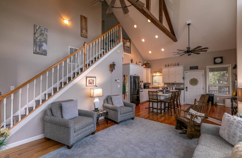 Blowing Rock House | Misty Mountain Hideaway -3BR Loft, 3BA - Hot Tub, 5 Minutes to downtown Blowing Rock