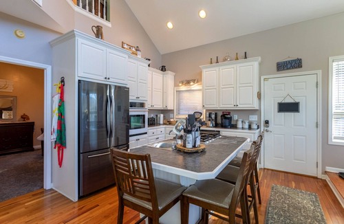 Blowing Rock House | Misty Mountain Hideaway -3BR Loft, 3BA - Hot Tub, 5 Minutes to downtown Blowing Rock