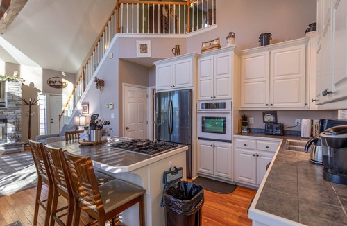 Blowing Rock House | Misty Mountain Hideaway -3BR Loft, 3BA - Hot Tub, 5 Minutes to downtown Blowing Rock