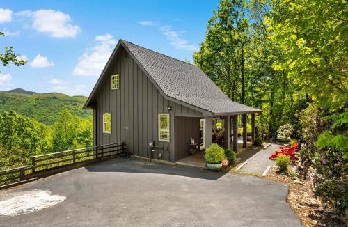 Skyland House | Misty Mountain Hideaway Under New Management, Hot Tub & Mountain Views