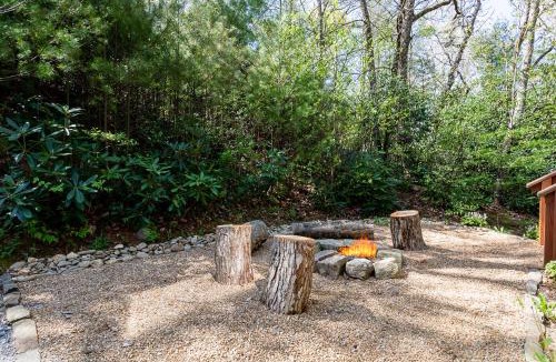 Fairview House | Misty Woods Chalet