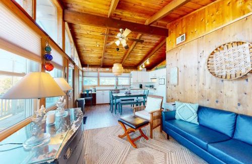 Avon House | Moana Makani