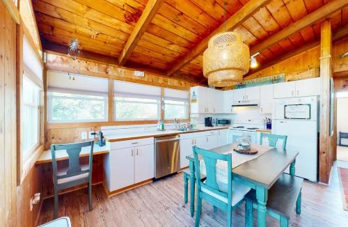 Avon House | Moana Makani