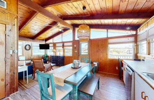 Avon House | Moana Makani
