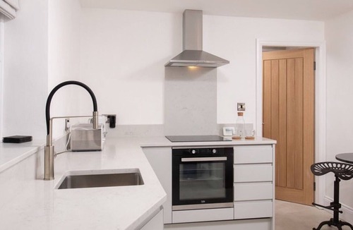 Harrogate Apartment | Modern 1 Bed Flat with Super King Bed in Harrogate - Fantastic Location