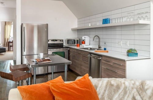 Eighth Avenue House | Modern 1 bedroom loft apartment centrally located