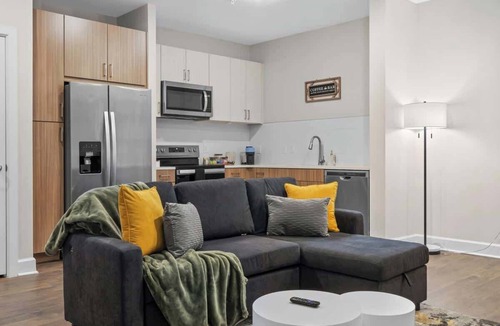 Eighth Avenue Apartment | Modern 1BR Near Broadway & The Gulch
