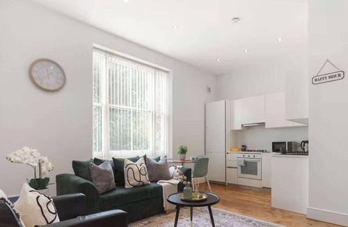 South Hampstead Apartment | Modern 1BR w/AC - SouthHampstead