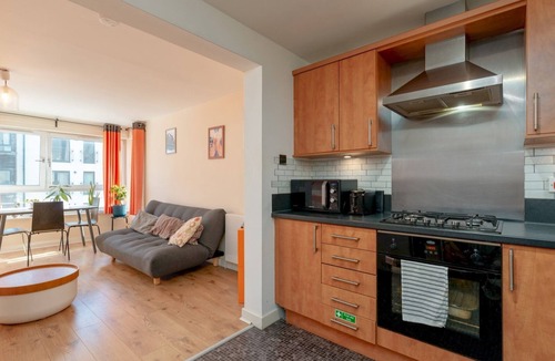 Leith Apartment | Modern 2-Bdr Flat in Edinburgh - Pass the Keys