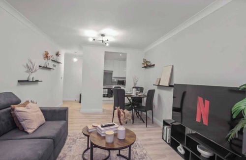 Hemel Hempstead Apartment | Modern 2 Bed Apartment | Secure Parking | Central