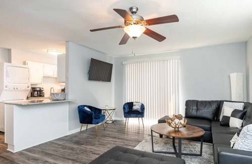 NoDa Apartment | Modern 2 Bed x 2 Bath Apartment - 5 Mins from NoDa