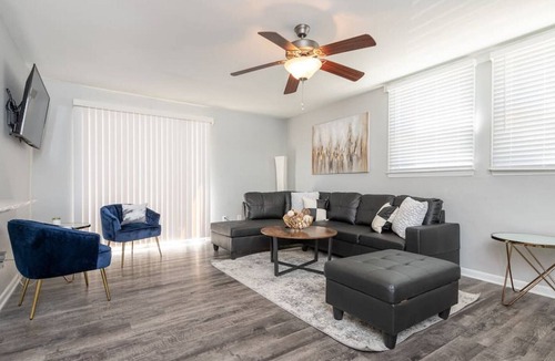 NoDa Apartment | Modern 2 Bed x 2 Bath Apartment - 5 Mins from NoDa