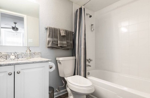 NoDa Apartment | Modern 2 Bed x 2 Bath Apartment - 5 Mins from NoDa