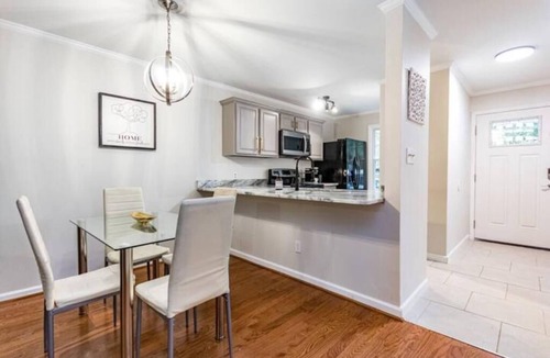Southeast Raleigh House | Modern 2 en suite townhome near DT Raleigh