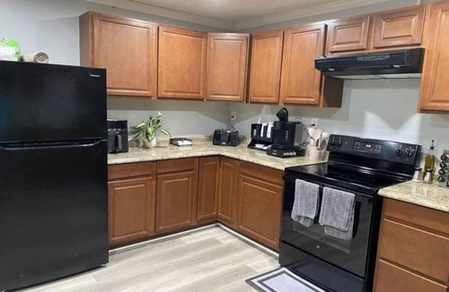 Asheboro House | Modern 2BR Aparment near NC ZOO w/Parking