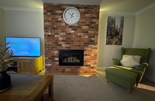 Birmingham Apartment | Modern 3-Bed Home Near Birmingham City Centre