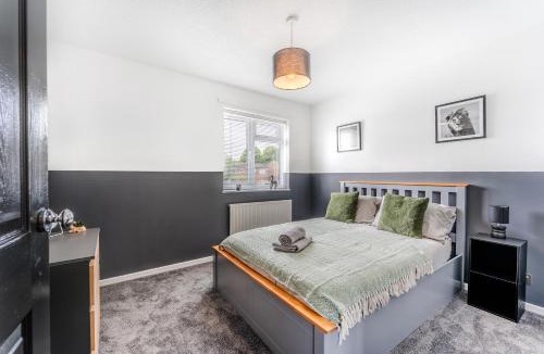 Northampton Apartment | Modern 3 bed House