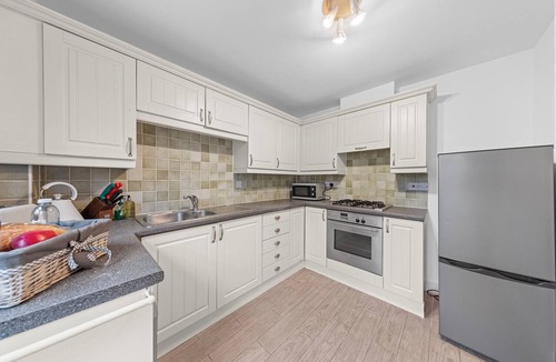 Ashford House | Modern 3-Bedroom ComfortStay – Perfect Ashford Retreat & Relaxation