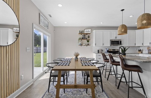 Westgate House | ✨MODERN 3 BEDROOM W/PLENTY AMENITIES TO ENJOY!✨