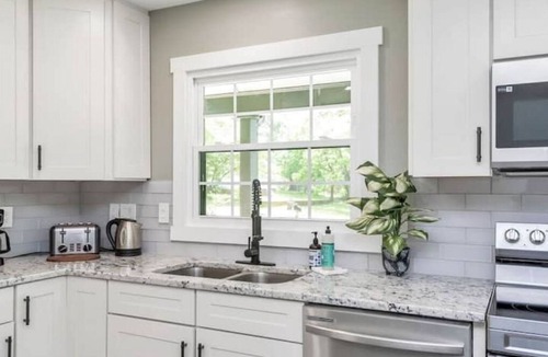 Belmont House | Modern 3 BR house in Belmont