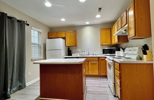 Harwood Lane Condo | Modern 3BR Townhome - Whitewater Center + Roku TVs