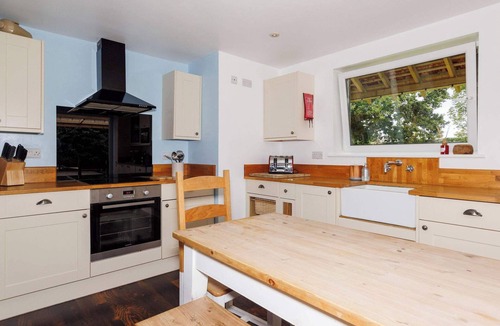 Birdham House | Modern 4-Bed Countryside Retreat with Garden