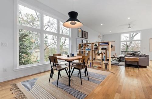 Downtown House | Modern Amenities Downtown - Raleigh Craftsman
