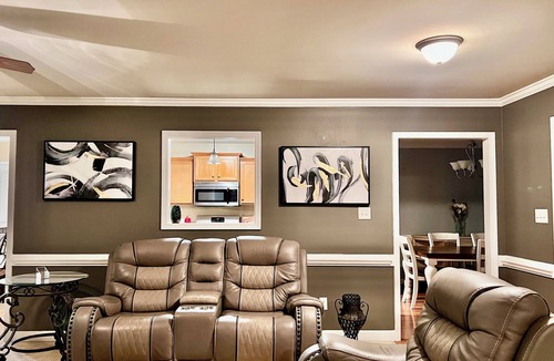 Bunnlevel House | Modern and Serene Charming One Story 3-Bedroom House in Smithfield, NC.