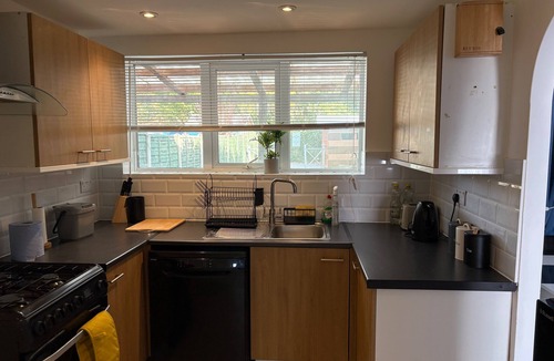 Bracknell House | Modern and Spacious 3 Bed retreat - Bracknell