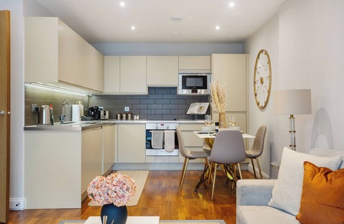 St. Mary's Park Apartment | Modern Apartment in a Prime Location!