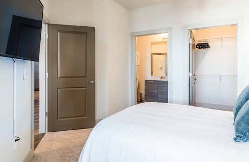 Plaza Midwood Apartment | Modern Apartment in Prime Location (ID8181X74)