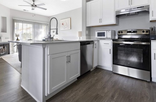 Charlotte Apartment | Modern Apartment in Prime Location (ID1380X183)