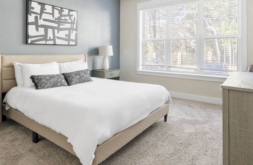North Raleigh Apartment | Modern Apartment in Prime Location (ID7828)