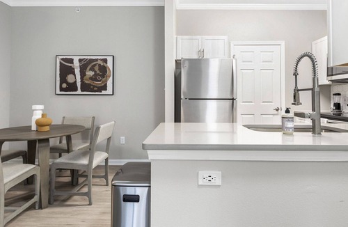 Northwest Raleigh Apartment | Modern Apartment in Prime Location (ID1208X307)